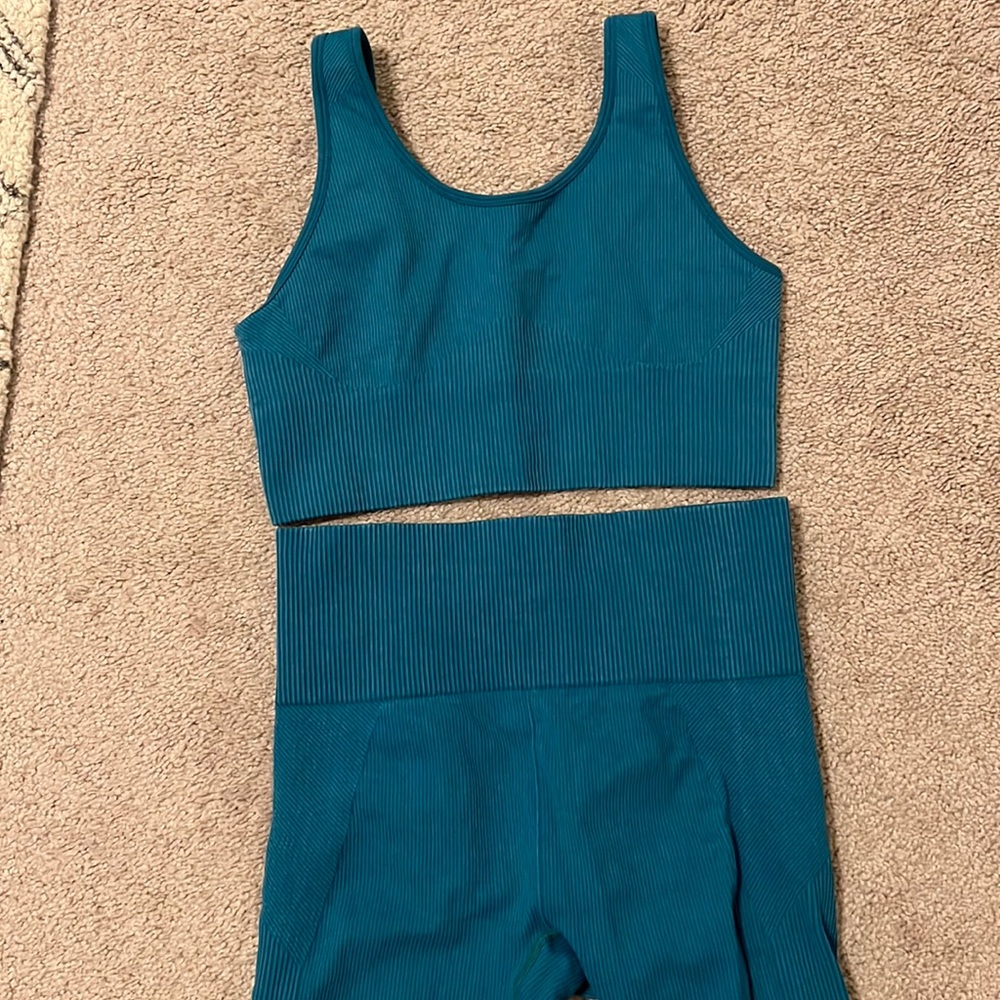 Joylab seamless leggings and bra set